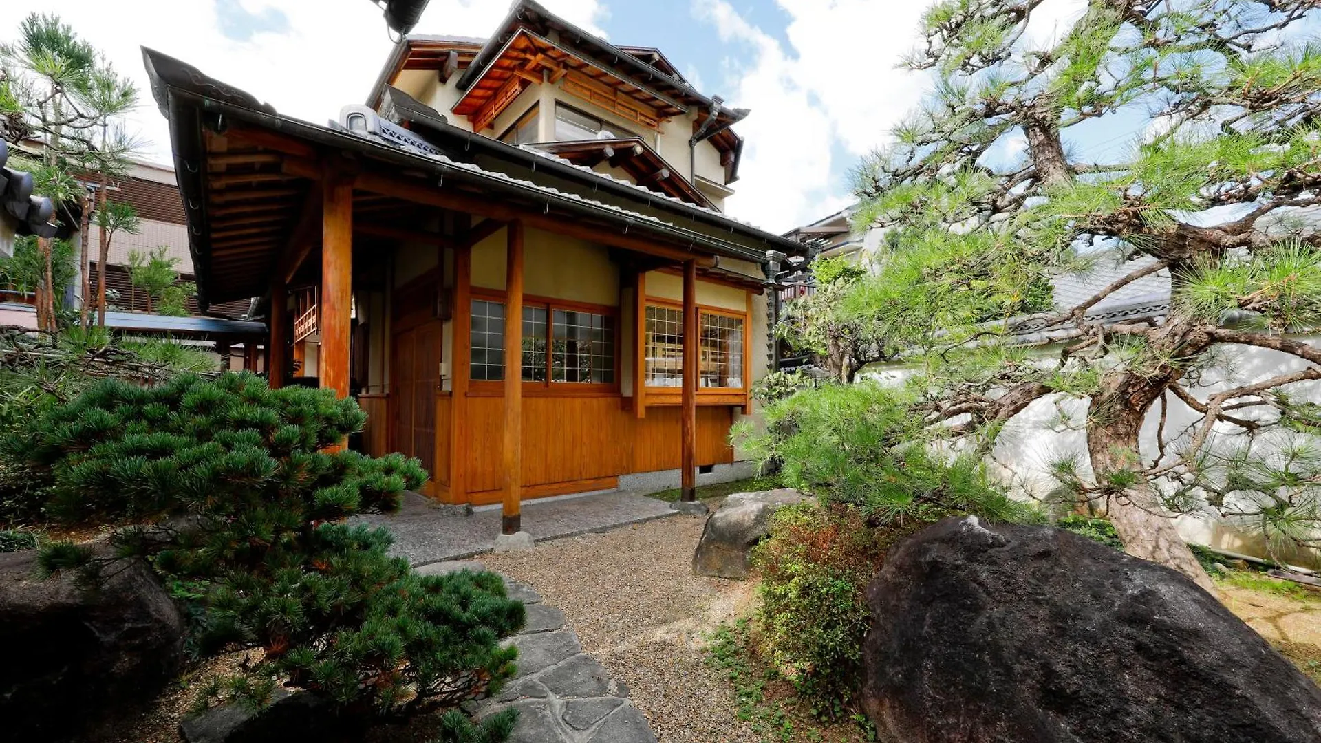 別荘 庭之宿 新大阪日本庭園の家 -Residence Inn Niwanoyado- 日本